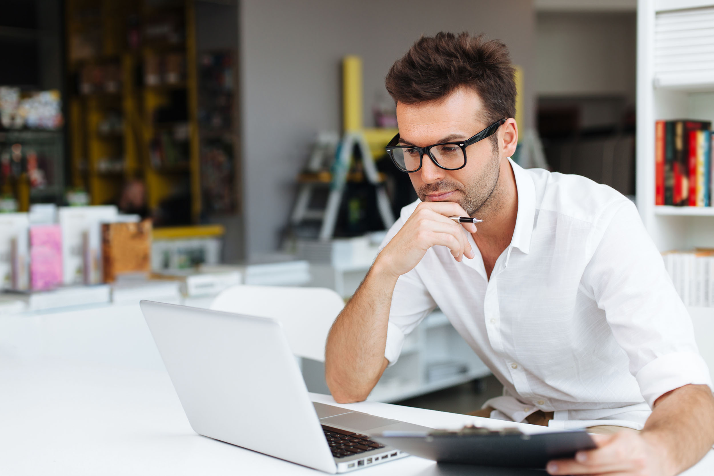 The Importance of Changing Creative Material Frequently in Social Media Advertising