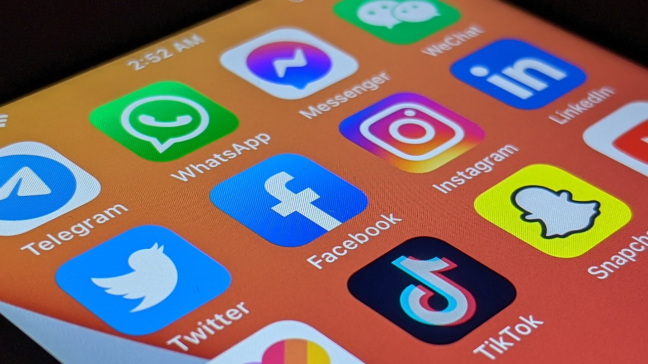 How To Use Social Media for Business in 2024 